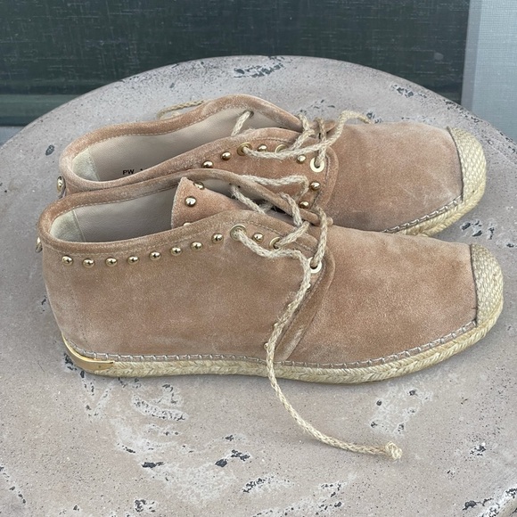 Stuart Weitzman - Beige Suede Lace-Up High Top Espadrilles W/ Gold Studs Sz 7M - Picture 15 of 16